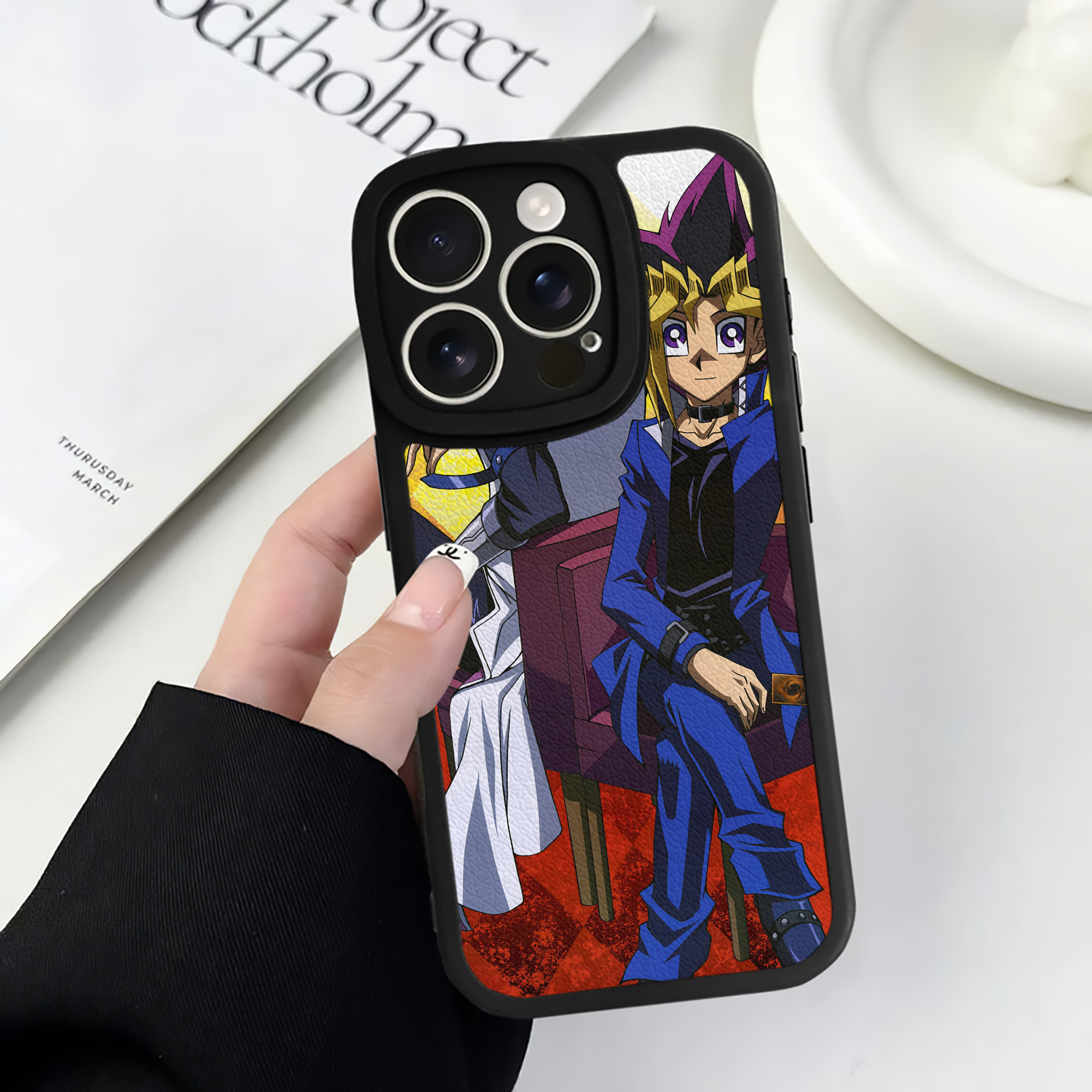 （画像用） 遊☆戯☆王 Yu-Gi-Oh! 【iPhone 16シリーズ対応】シリコンスマホケース（レザー調） 材質：シリコン